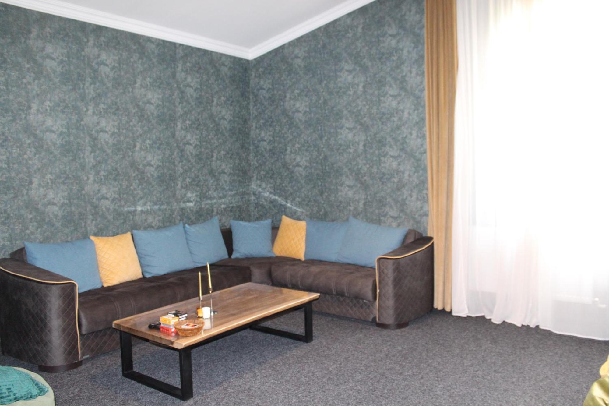 Hotel Eden Местия Экстерьер фото
