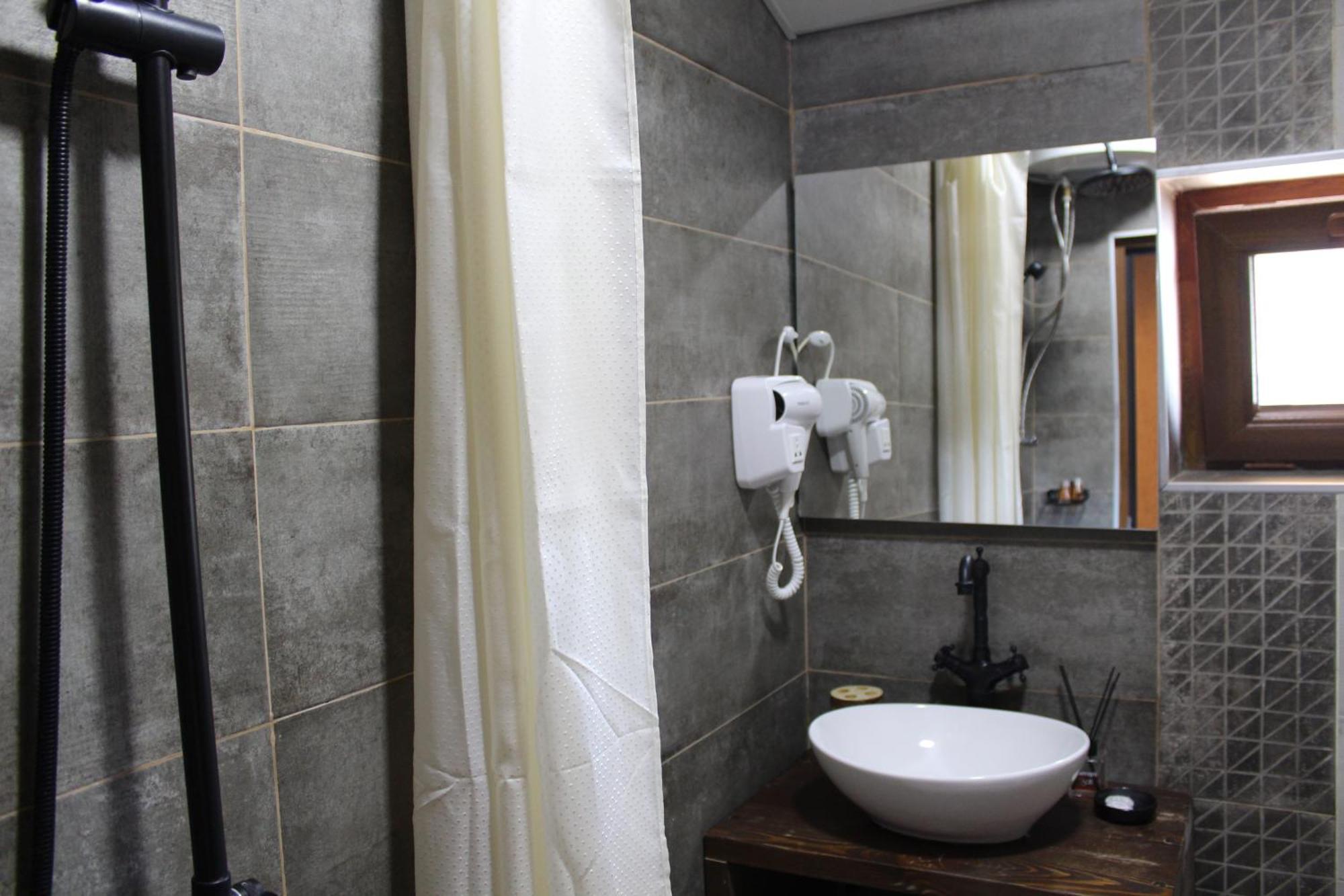 Hotel Eden Местия Экстерьер фото