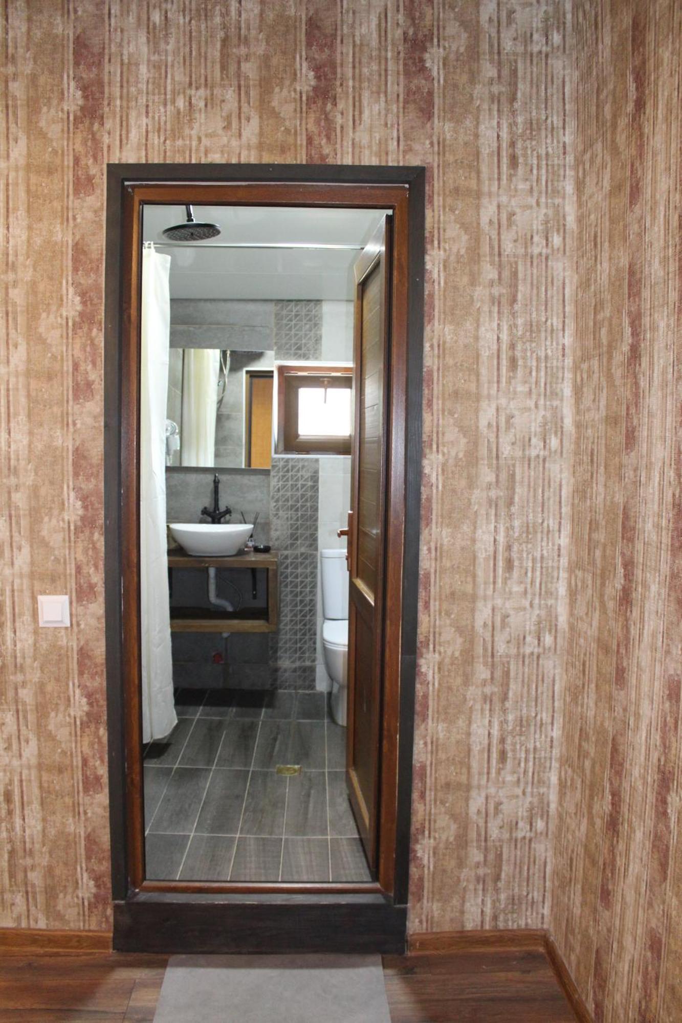 Hotel Eden Местия Экстерьер фото