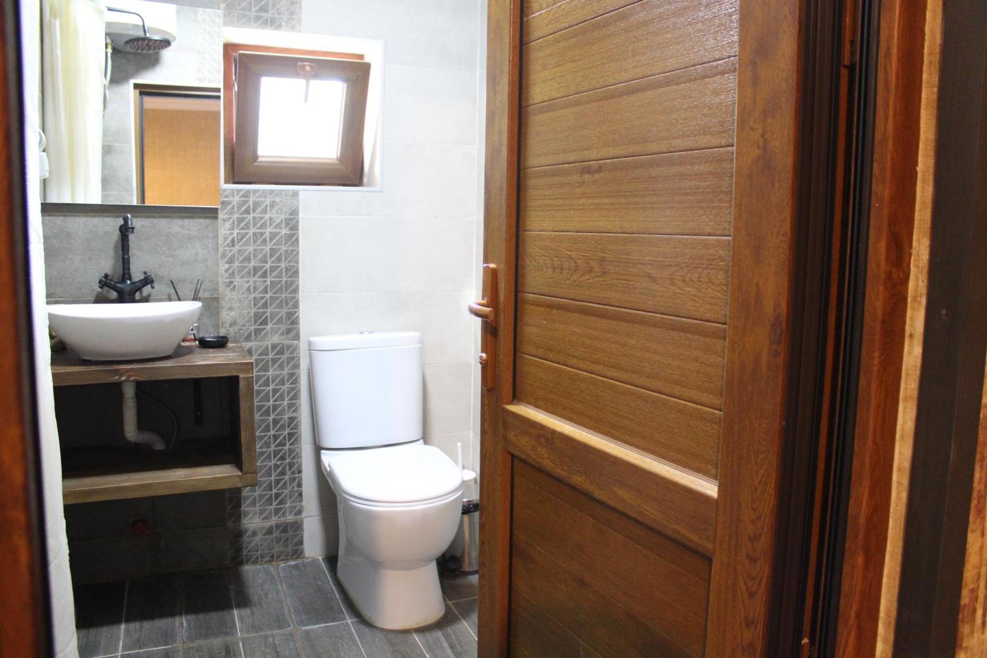 Hotel Eden Местия Экстерьер фото